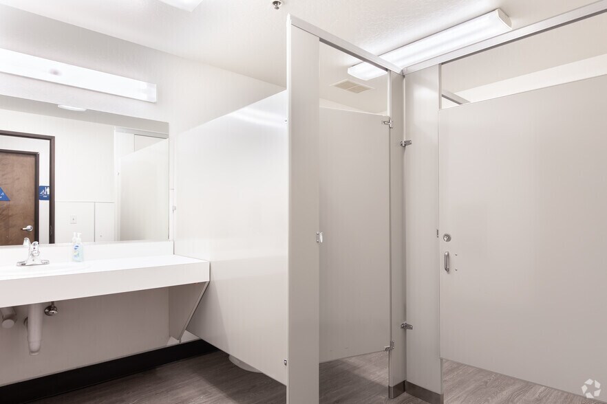 More Photos Of 4051-4065 Clipper Ct, Fremont Unknown For Lease