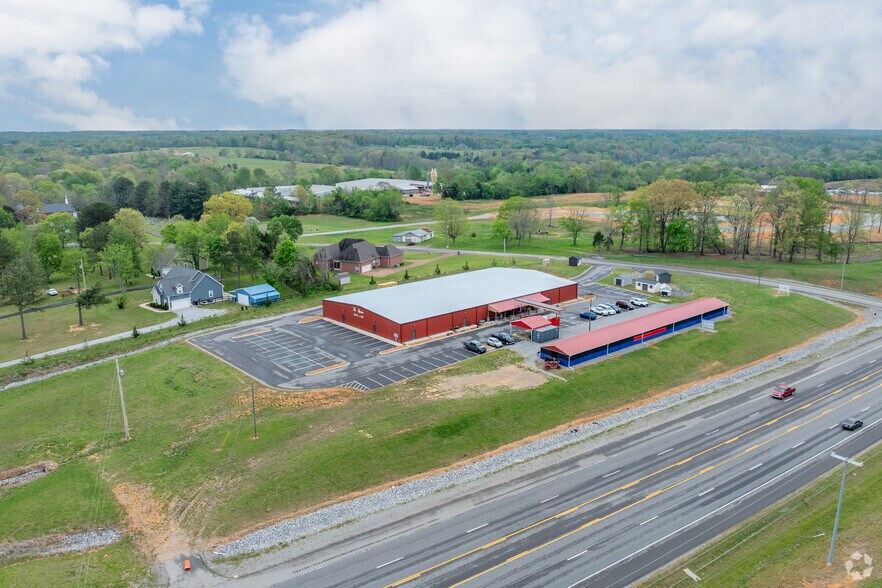 More Photos Of 2120 Old Highway 431 S, Greenbrier Freestanding For Sale