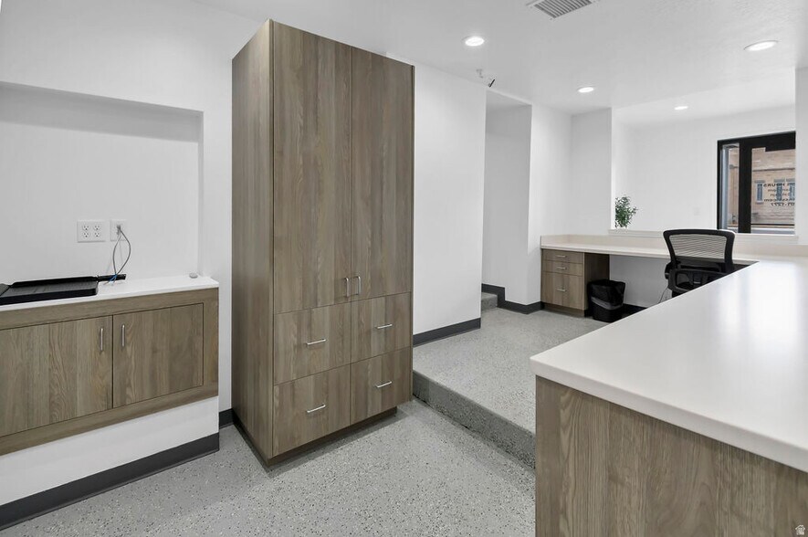 More Photos Of 46 S Center St, Elsinore Industrial For Sale