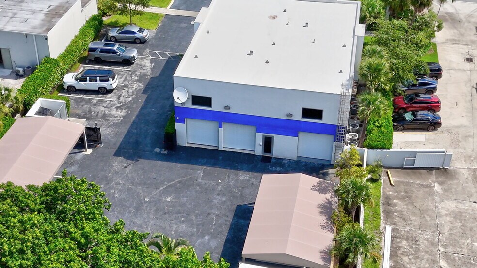 More Photos Of 442 NW 35th St, Boca Raton Office For Sale