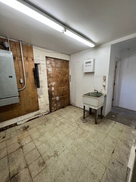 More Photos Of 44 Brooklyn Ave, Massapequa Warehouse For Sale