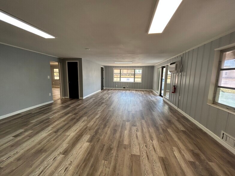 More Photos Of 6703 Massachusetts Ave, New Port Richey Showroom For Sale