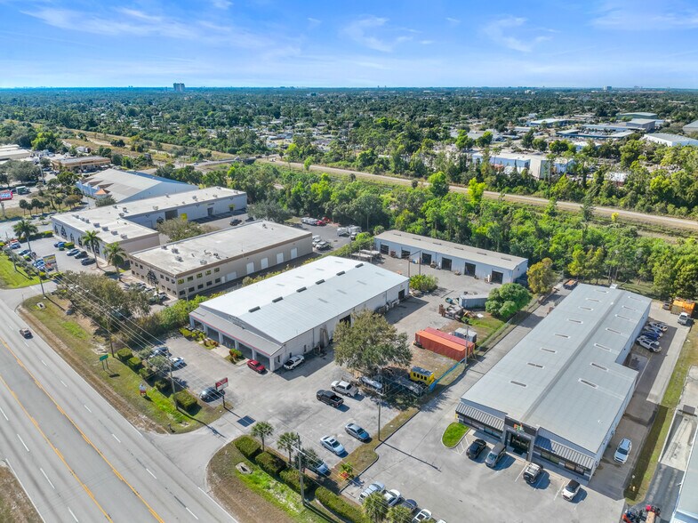 More Photos Of 12090 Metro Pky, Fort Myers Warehouse For Lease