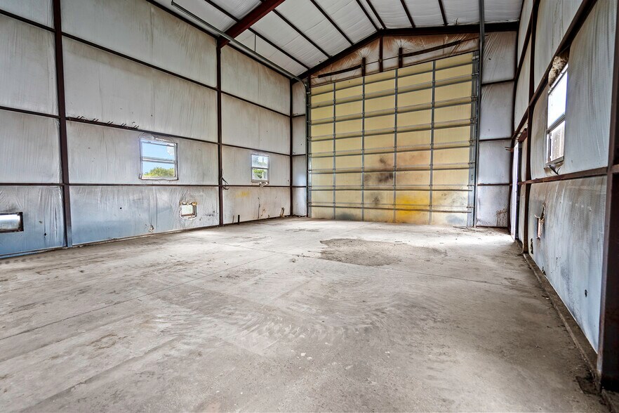 More Photos Of 10910 N County Road 3010, Lindsay Warehouse For Sale