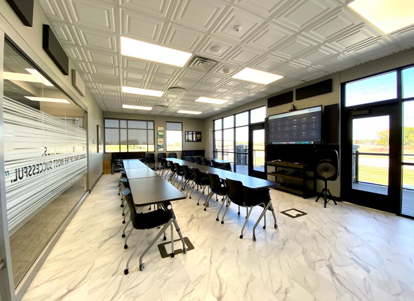 More Photos Of 4471 41st Ave, Columbus Office For Lease