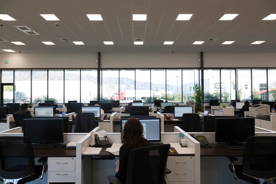 More Photos Of 2940 N Hollywood Way, Burbank Land For Lease