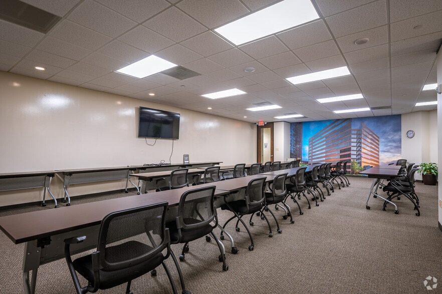 More Photos Of 11767 Katy Fwy, Houston Office For Lease