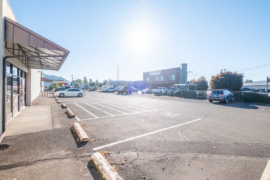 More Photos Of 2175 S Main Rd, Lebanon General Retail For Sale