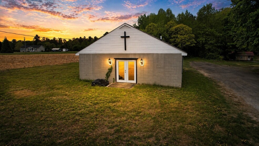 More Photos Of 439 Springview Rd, Hague Religious Facility For Sale