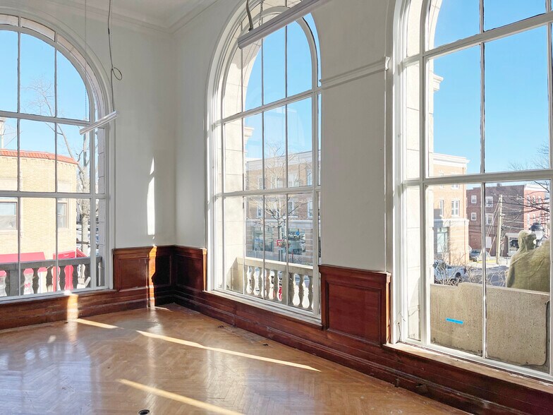 More Photos Of 240 Greenwich Ave, Greenwich Office For Lease