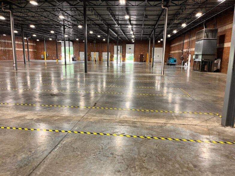 More Photos Of 30305 Solon Rd, Solon Flex For Lease