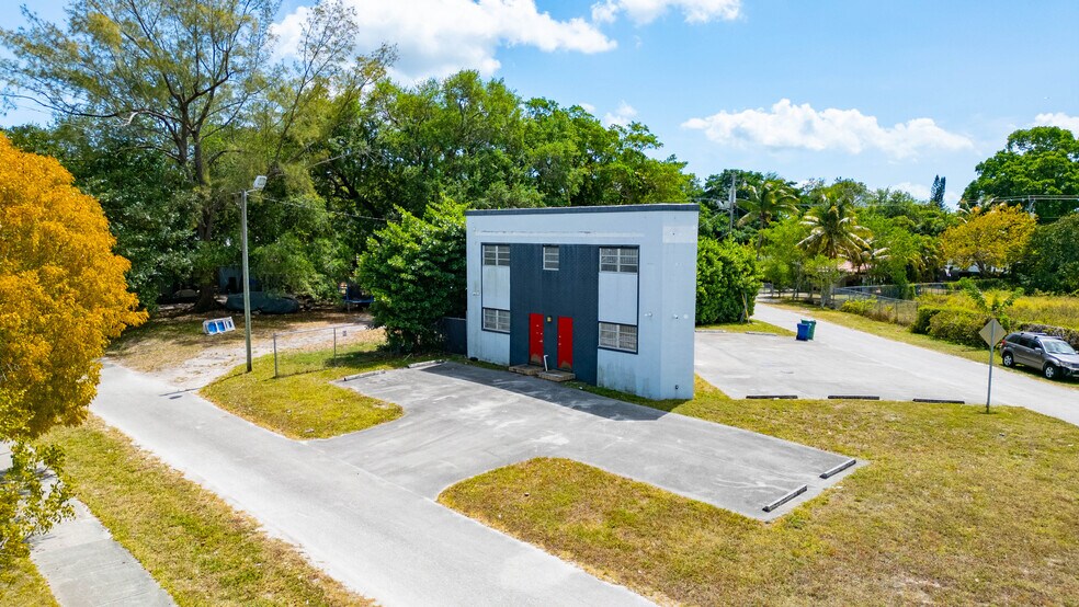 More Photos Of 595 NW 91st St, Miami Office Residential For Sale