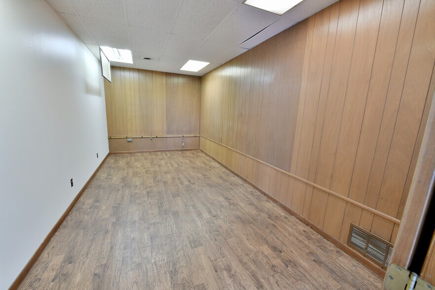 More Photos Of 1150-1160 Newark Rd, Zanesville Warehouse For Sale