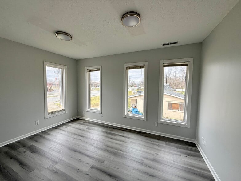 More Photos Of 3802 W 96th St, Indianapolis Office For Lease