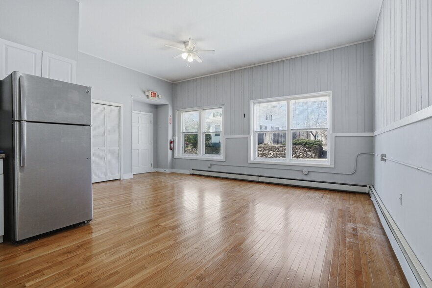 More Photos Of 632 Fall River Ave, Seekonk Apartments For Sale