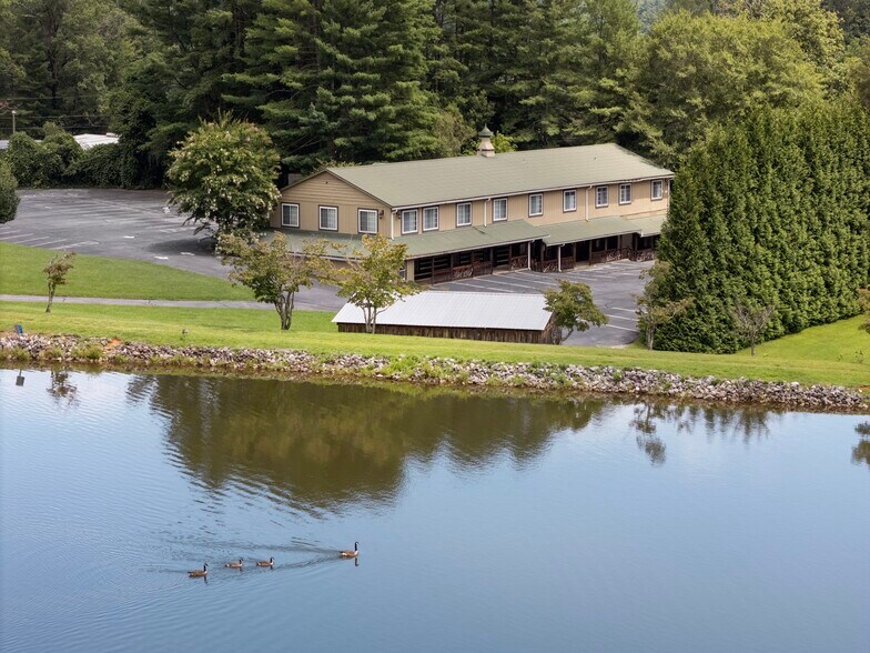 More Photos Of 8826 Boylston Hwy, Mills River Flex For Sale