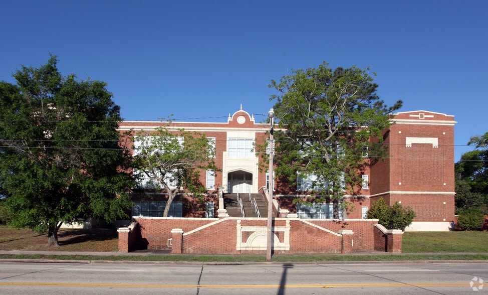 Primary Photo Of 1301 N Palafox St, Pensacola Office For Lease