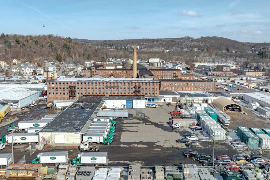 More Photos Of 280 Chase River Rd, Waterbury Truck Terminal For Lease