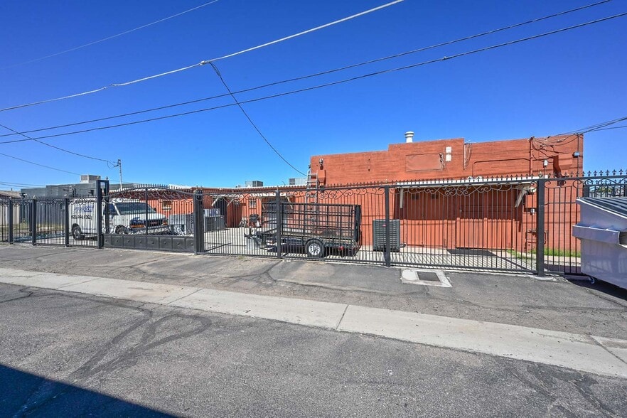 More Photos Of 11123-11127 W Nevada Ave, Youngtown Office For Sale