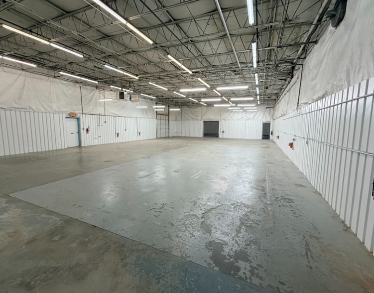 More Photos Of 9046 Goldpark Dr, Hamilton Manufacturing For Lease