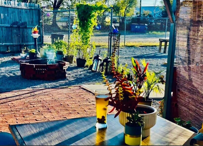 More Photos Of 711 N Steele Ave, Cushing Restaurant For Sale