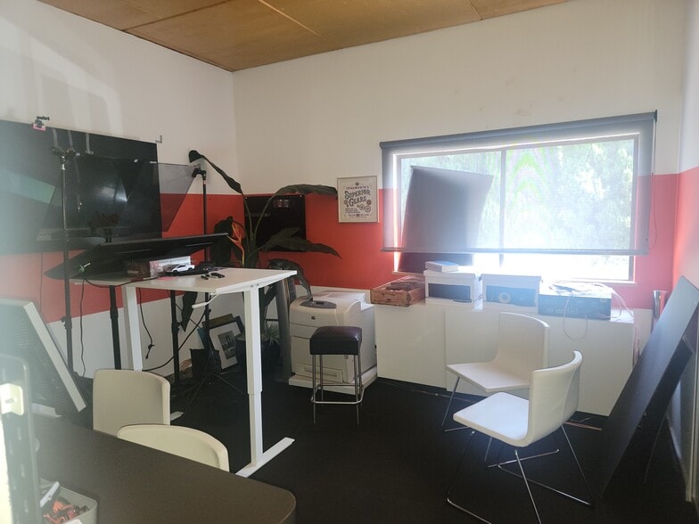 More Photos Of 2894 Rowena Ave, Los Angeles Loft Creative Space For Lease