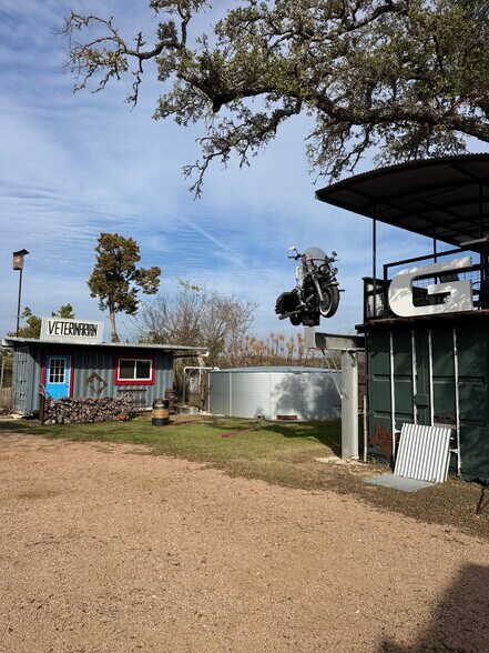 More Photos Of 7080 W Highway 290, Dripping Springs General Retail For Lease