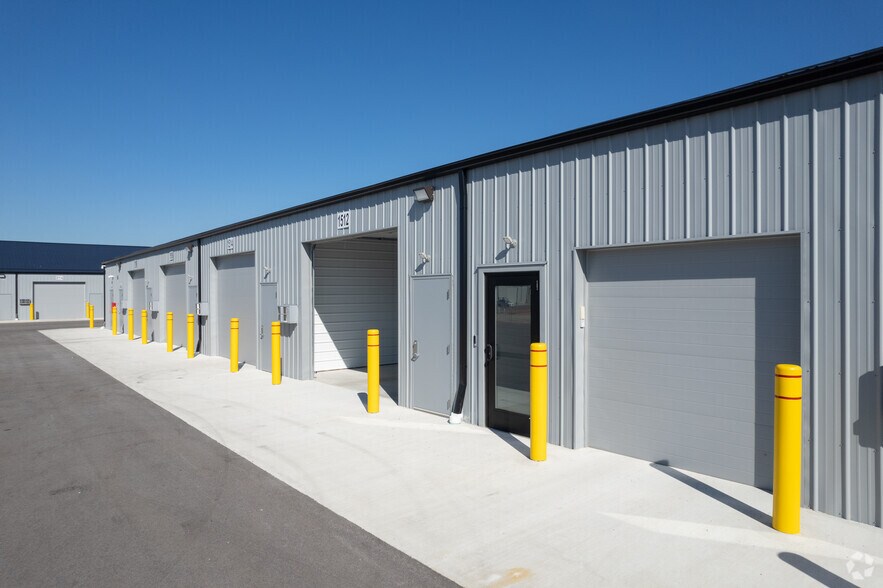 More Photos Of 2550 Tracy Rd, Northwood Light Manufacturing For Lease