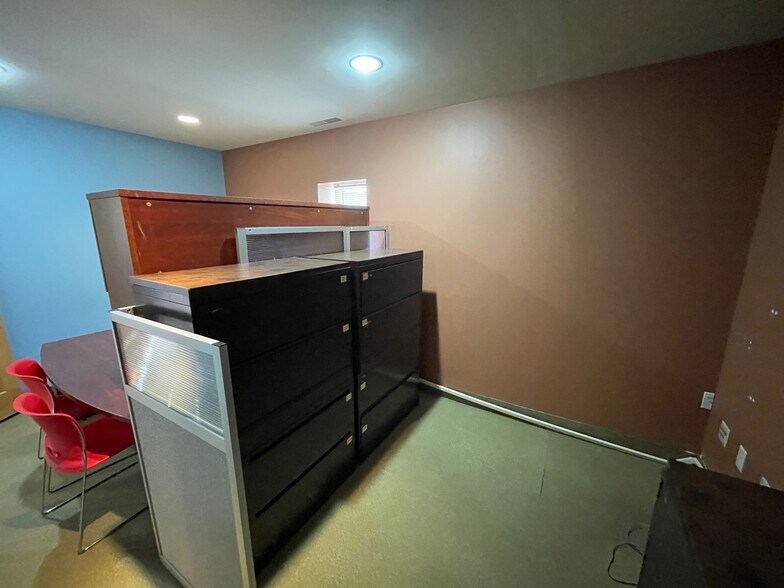 More Photos Of 4030-4032 Shoreline Dr, Spring Park Storefront Retail Office For Lease