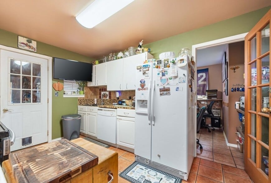 More Photos Of 2044 W Woodin Ave, Chelan Hotel For Sale