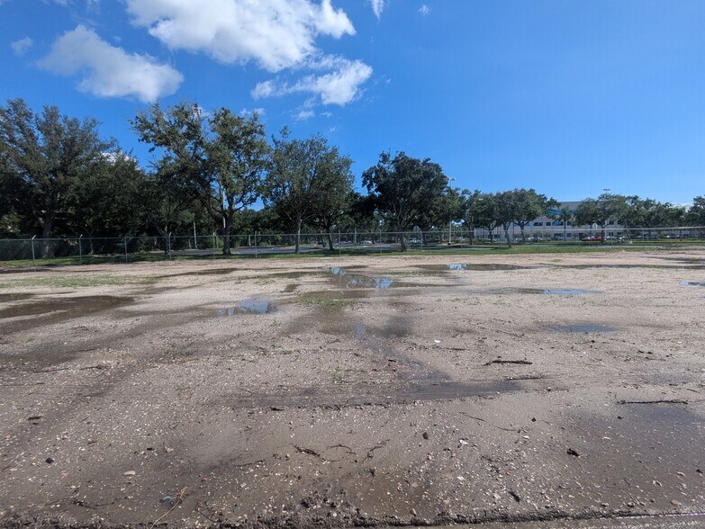 More Photos Of 5682 Fruitville Rd, Sarasota Land For Lease