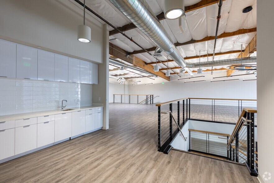 More Photos Of 2445-2460 E 12th St, Los Angeles Unknown For Lease