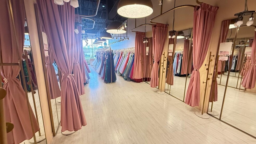 More Photos Of 2900 Gibford Dr, Ottawa Storefront Retail Office For Sale