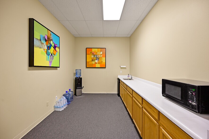 More Photos Of 2500 Camino Entrada, Santa Fe Office For Lease