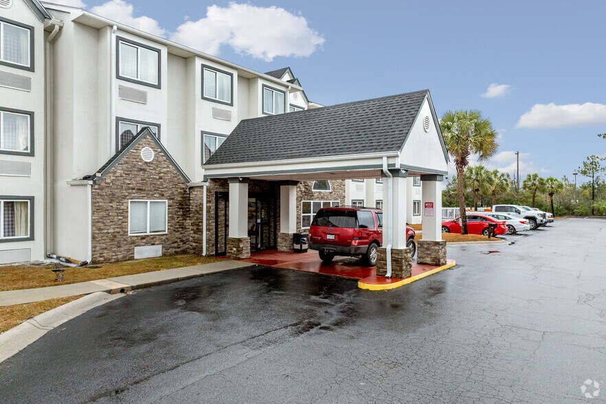 More Photos Of 401 Hospitality Ln, Myrtle Beach Hotel For Sale