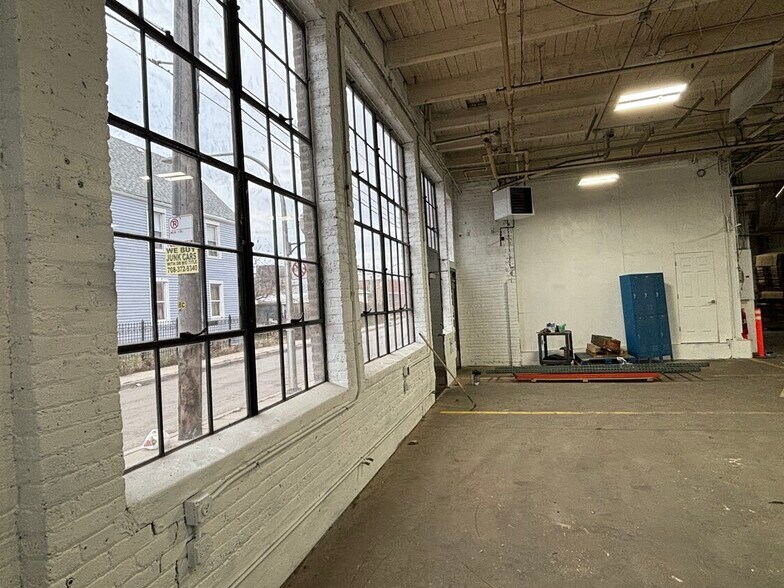 More Photos Of 1014-1054 N Kolmar Ave, Chicago Warehouse For Lease