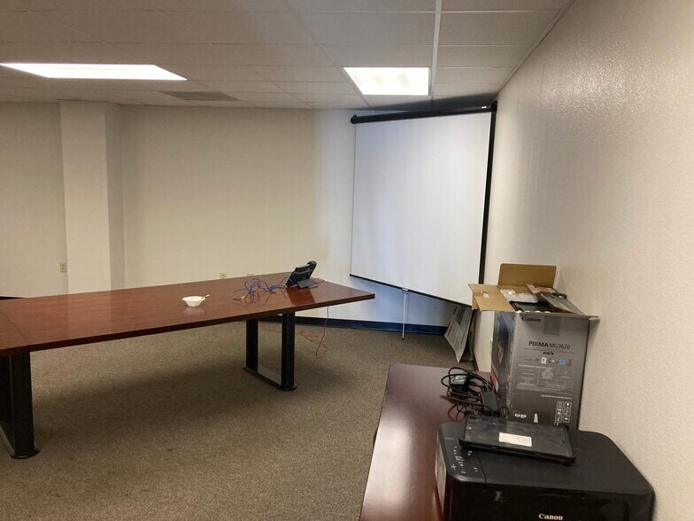 More Photos Of 3215 N Enterprise Dr, Hobbs Warehouse For Sale