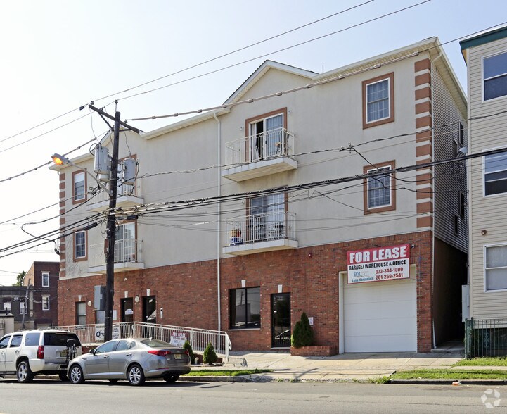 More Photos Of 210-212 Trumbull St, Elizabeth Apartments For Sale