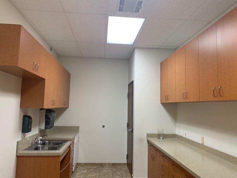 More Photos Of 6635 Sandshell Blvd, Fort Worth Medical For Sale