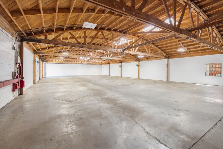 More Photos Of 821 W Olive St, Inglewood Warehouse For Lease