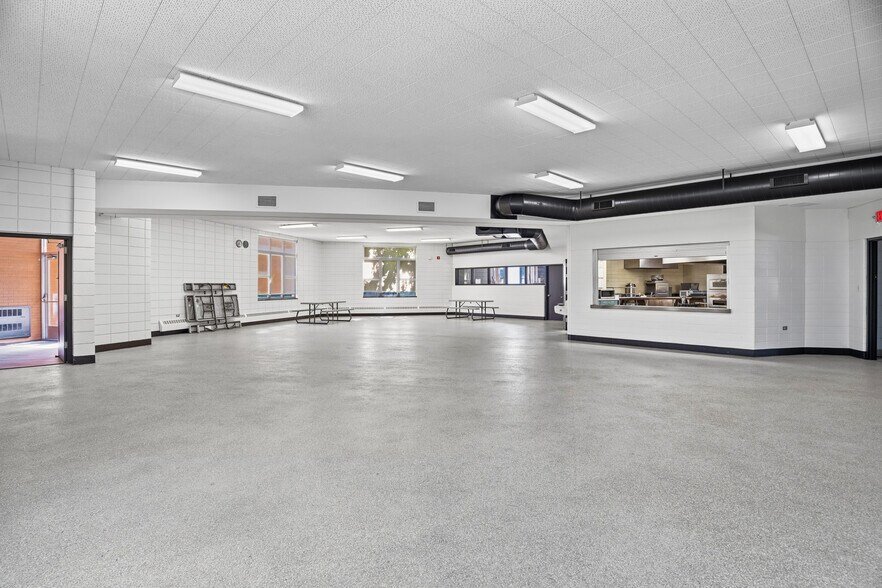 More Photos Of 2201 W 108th St, Bloomington Daycare Center For Lease