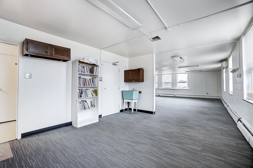 More Photos Of 1106 E High St, Springfield Schools For Sale