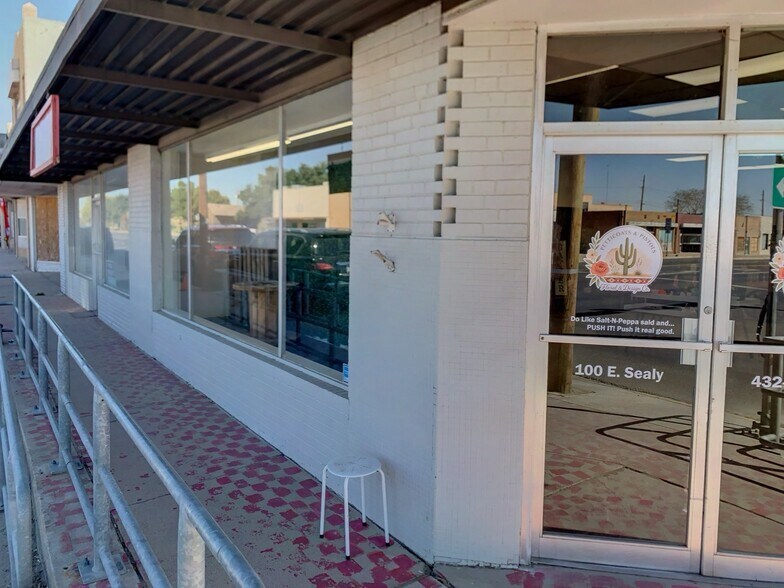 More Photos Of 100 E Sealy Ave, Monahans General Retail For Sale