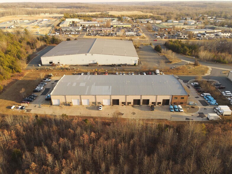 More Photos Of 30 Blackjack Rd, Fredericksburg Warehouse For Lease