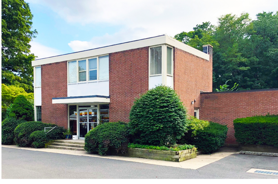 More Photos Of 215 Danbury Rd, Wilton Freestanding For Sale