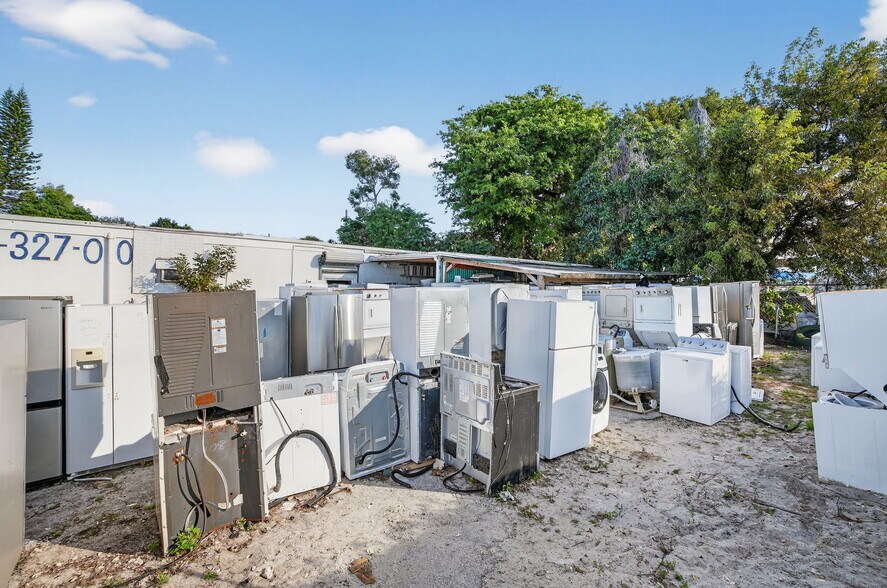 More Photos Of 3928 SW 12th Ct, Fort Lauderdale Manufacturing For Sale