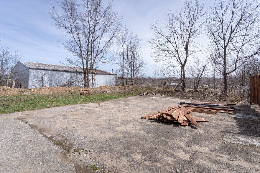 More Photos Of 565 S Meridian Rd, Youngstown Freestanding For Sale