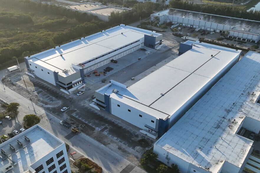 More Photos Of 11550 NW 124th St, Medley Unknown For Lease