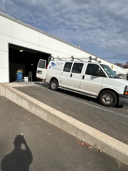 More Photos Of 6 Britton Dr, Bloomfield Warehouse For Lease