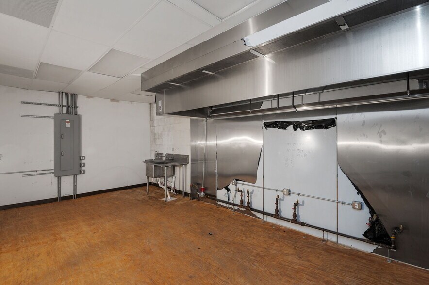 More Photos Of 2331-2333 Statesville Ave, Charlotte Restaurant For Lease